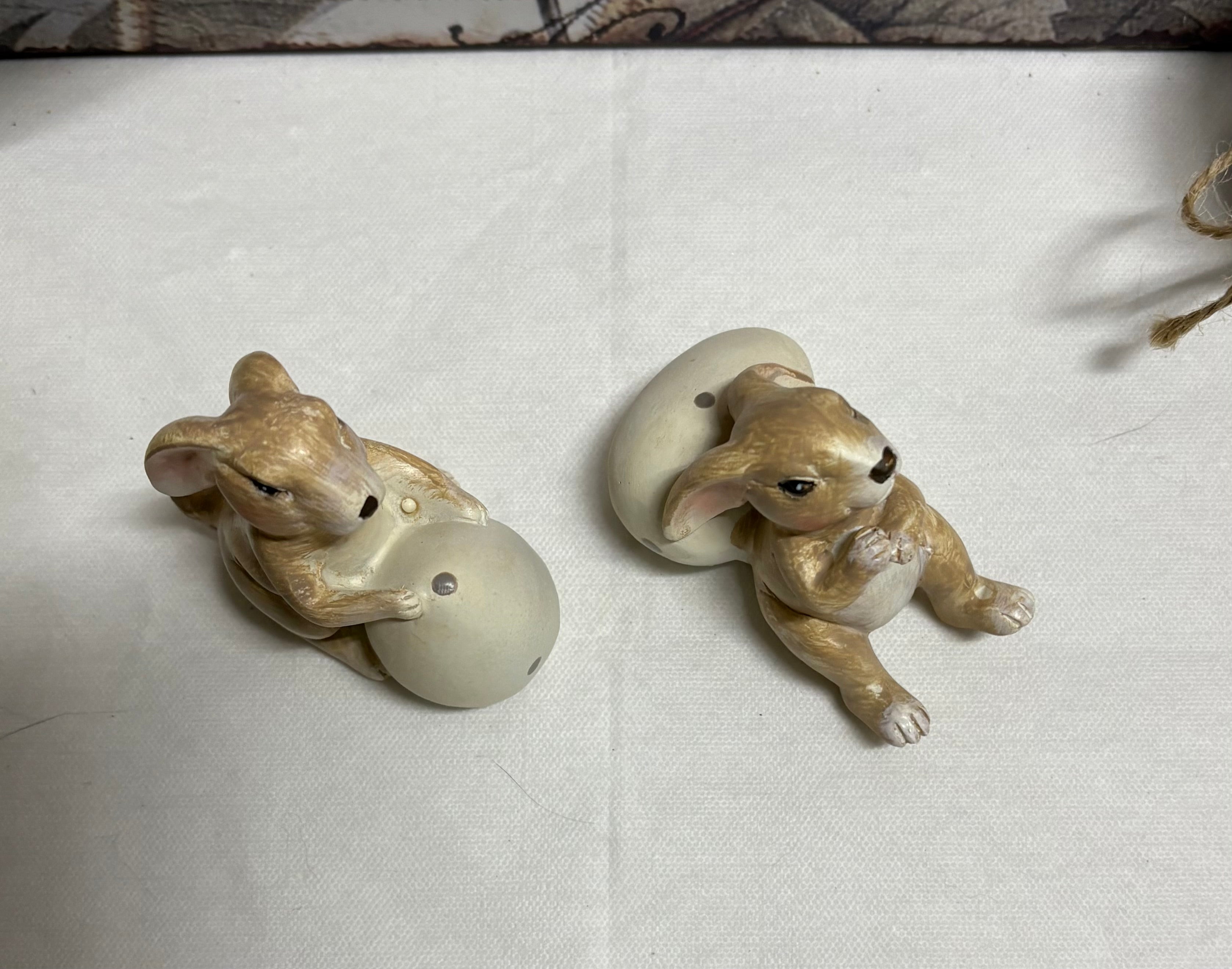 Pair of Lazy Bunny With Egg Ornaments