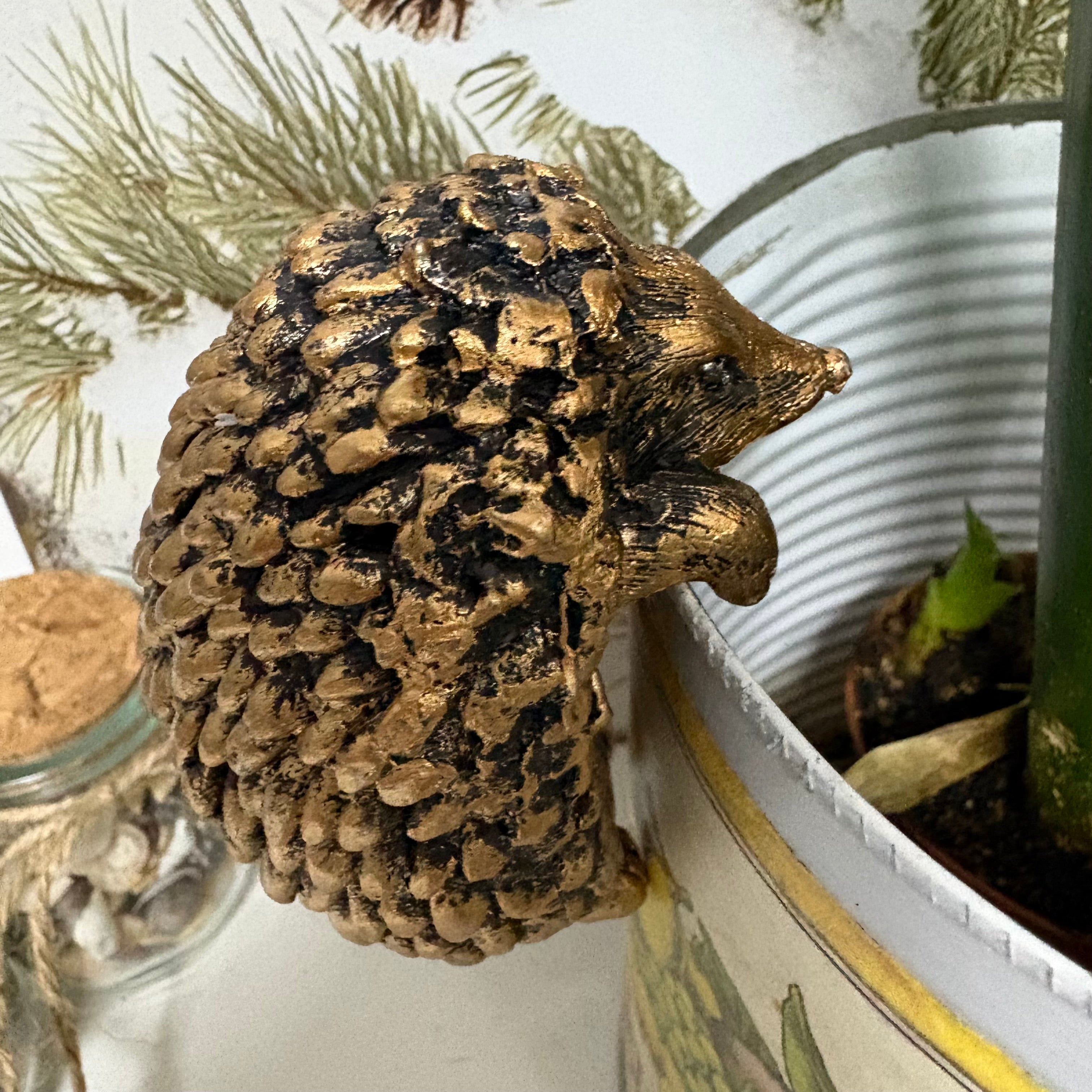 Hedgehog Resin Pot Hanger - Antique Bronze