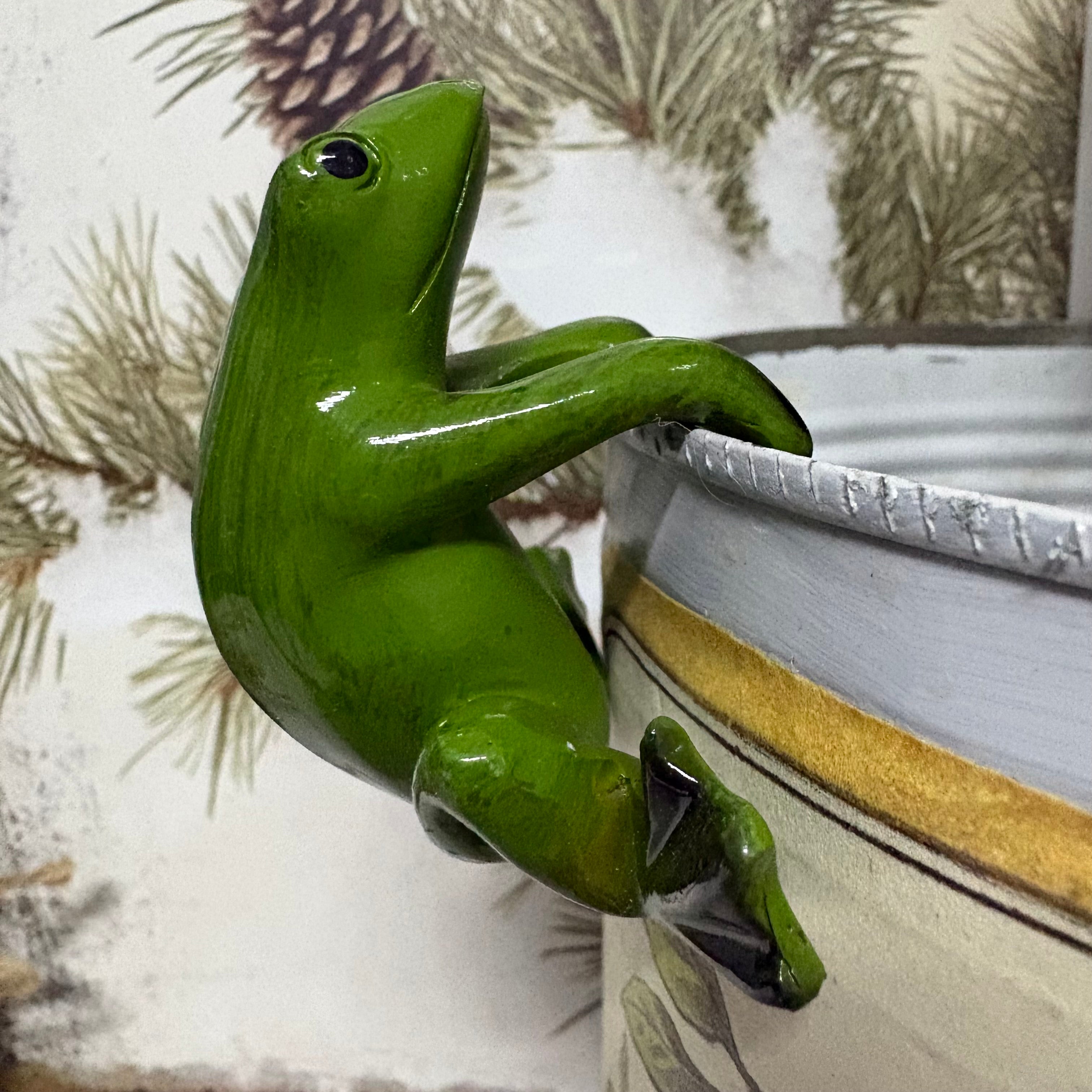 Green Resin Frog Pot Hanger