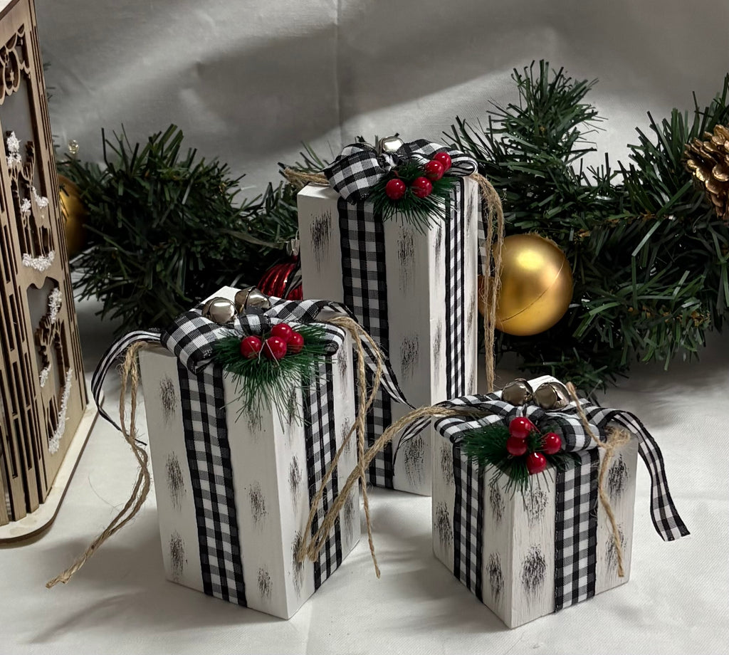 Graduated Size Wooden Present Christmas Decorations