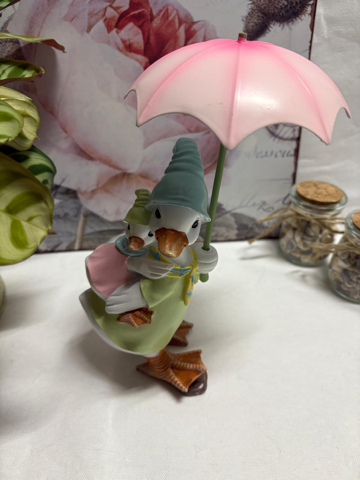 Rainy Duck With Baby and Umbrella Figurine, 12cm