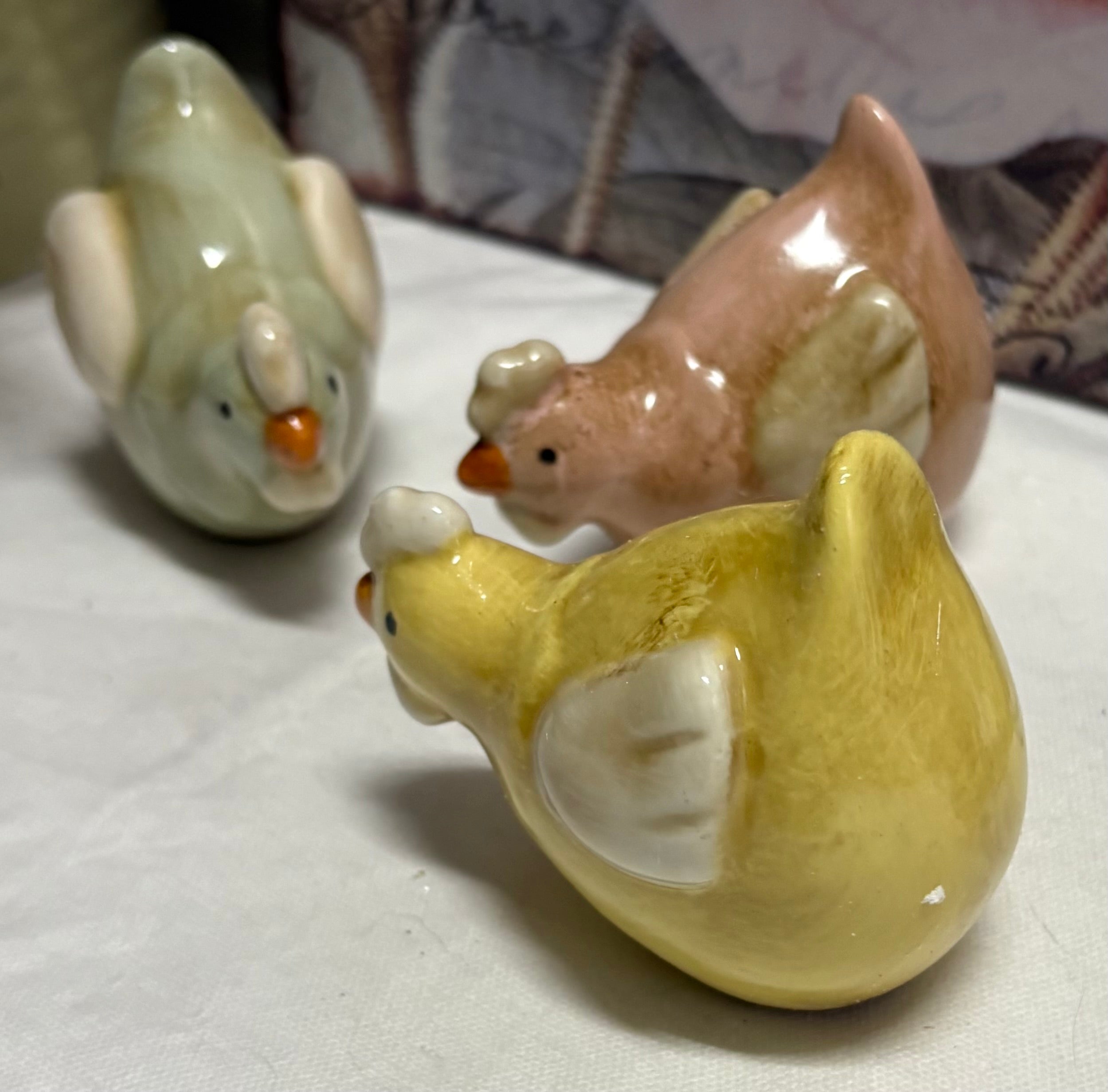 Set of 3 x Porcelain Pecking Chickens Ornaments