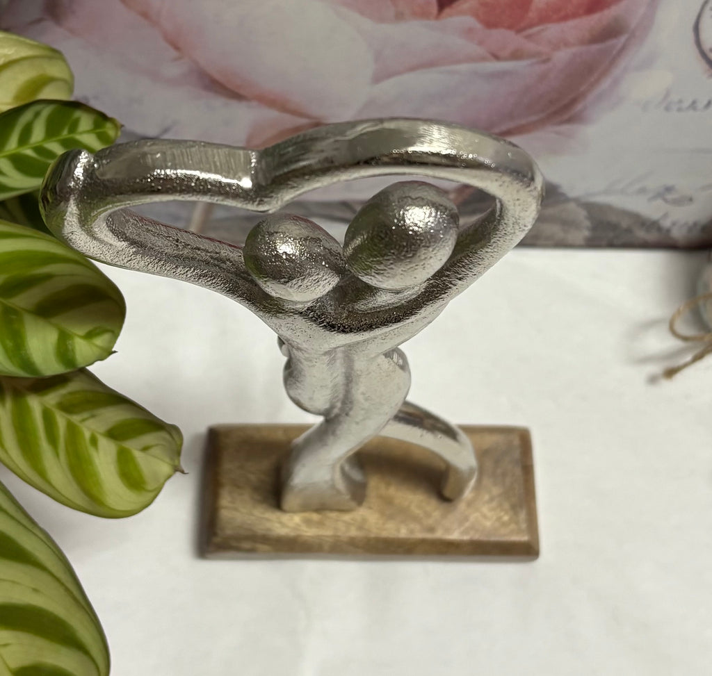 Aluminium Metal Couple with Heart on Wooden Block Ornament, 23cm