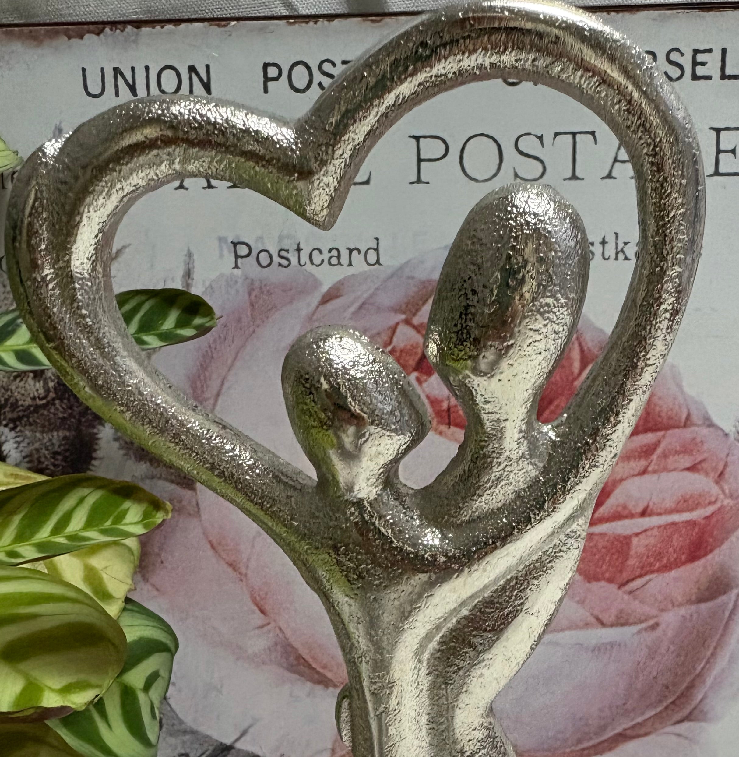 Aluminium Metal Couple with Heart on Wooden Block Ornament, 23cm