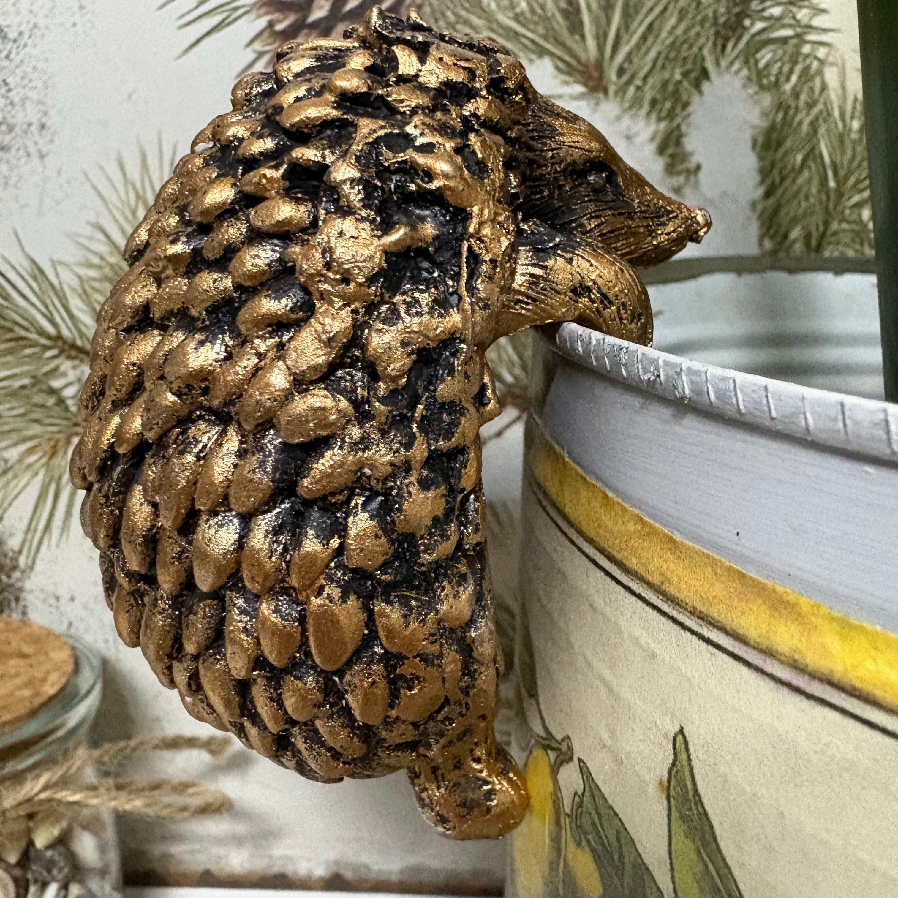 Hedgehog Resin Pot Hanger - Antique Bronze