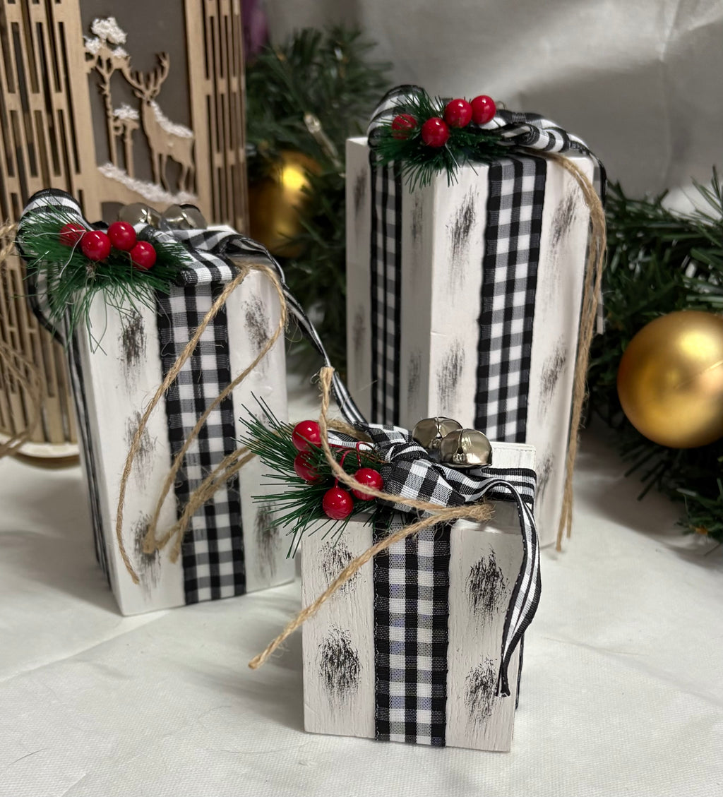 Graduated Size Wooden Present Christmas Decorations