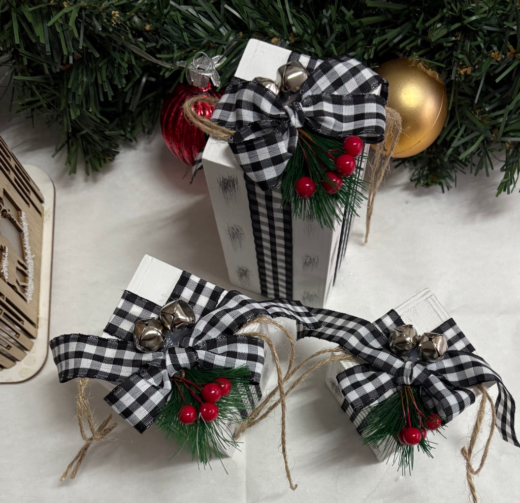 Graduated Size Wooden Present Christmas Decorations