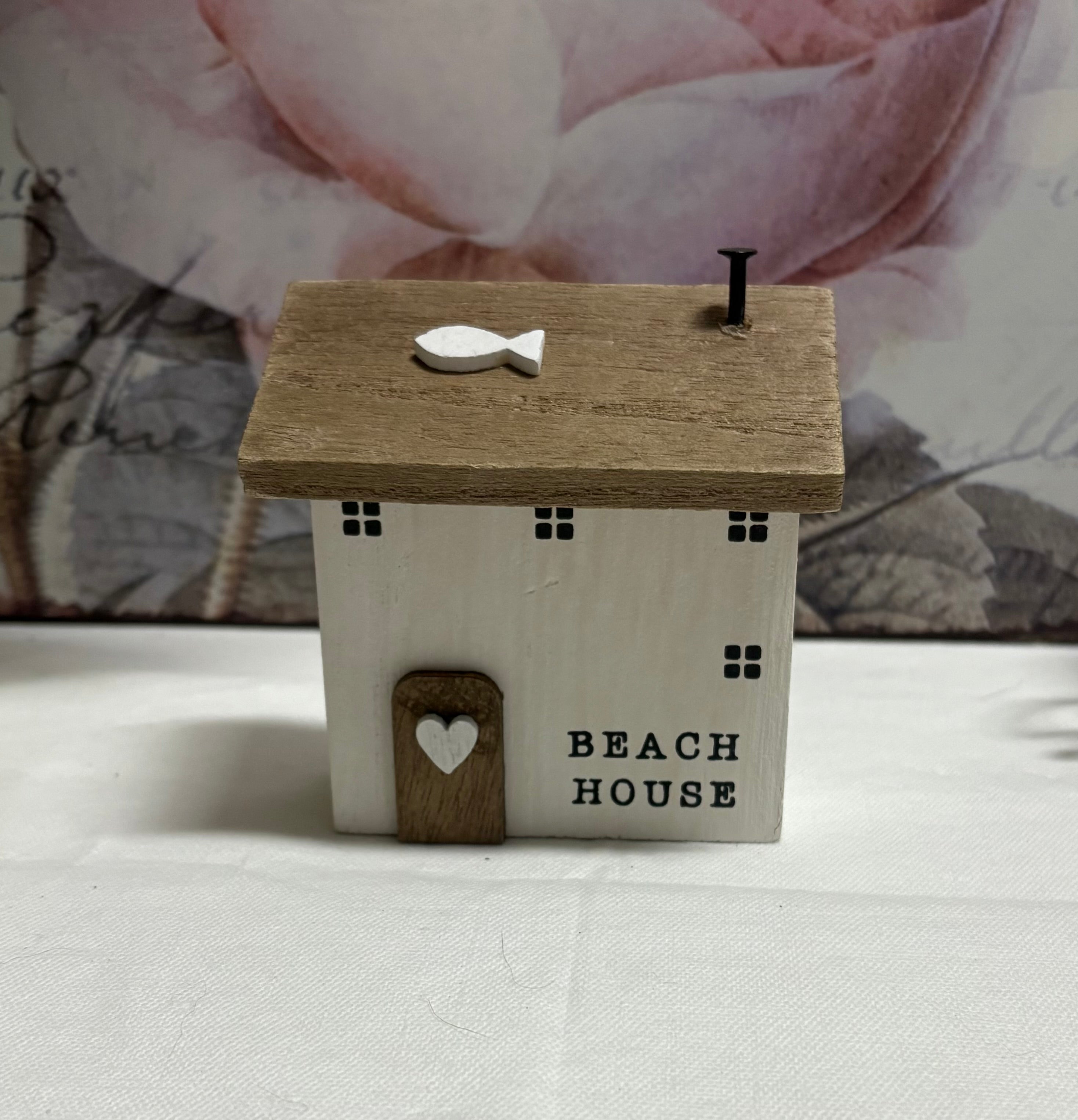 Wooden Beach House Ornament, 9.5cm